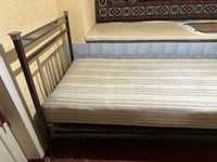 Ліжко металеве з матрасом