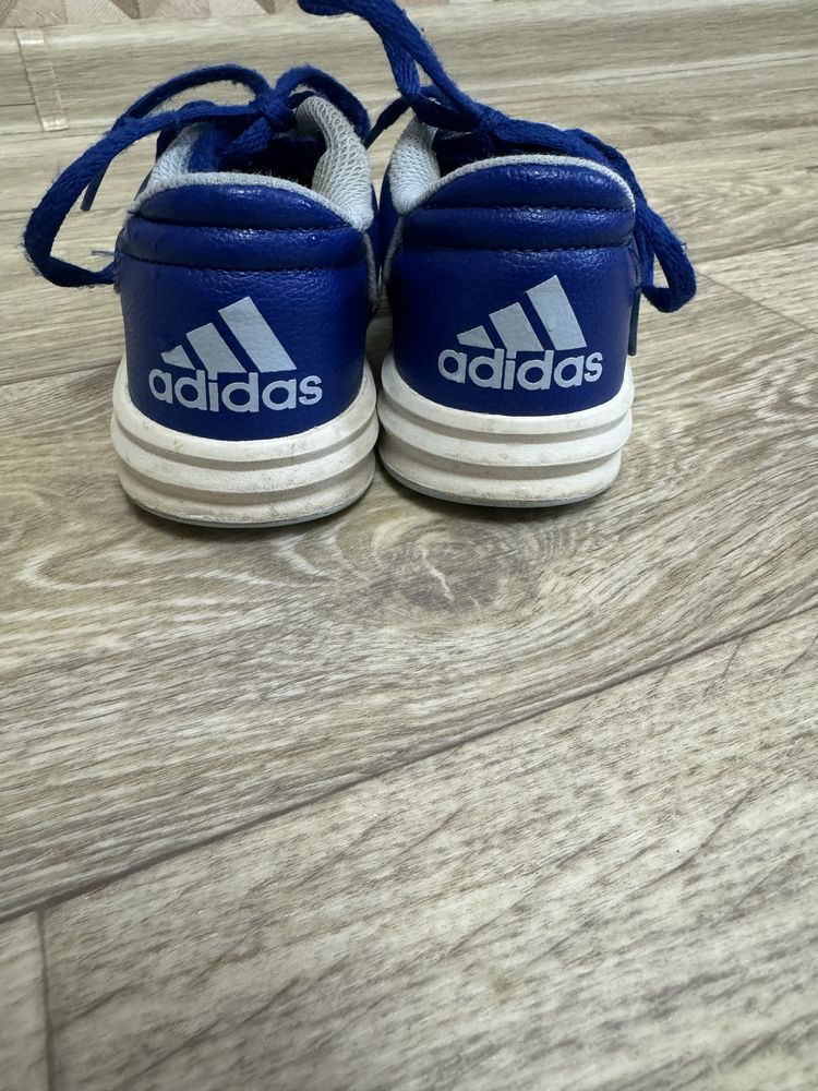 Сині кеди adidas для хлопчика