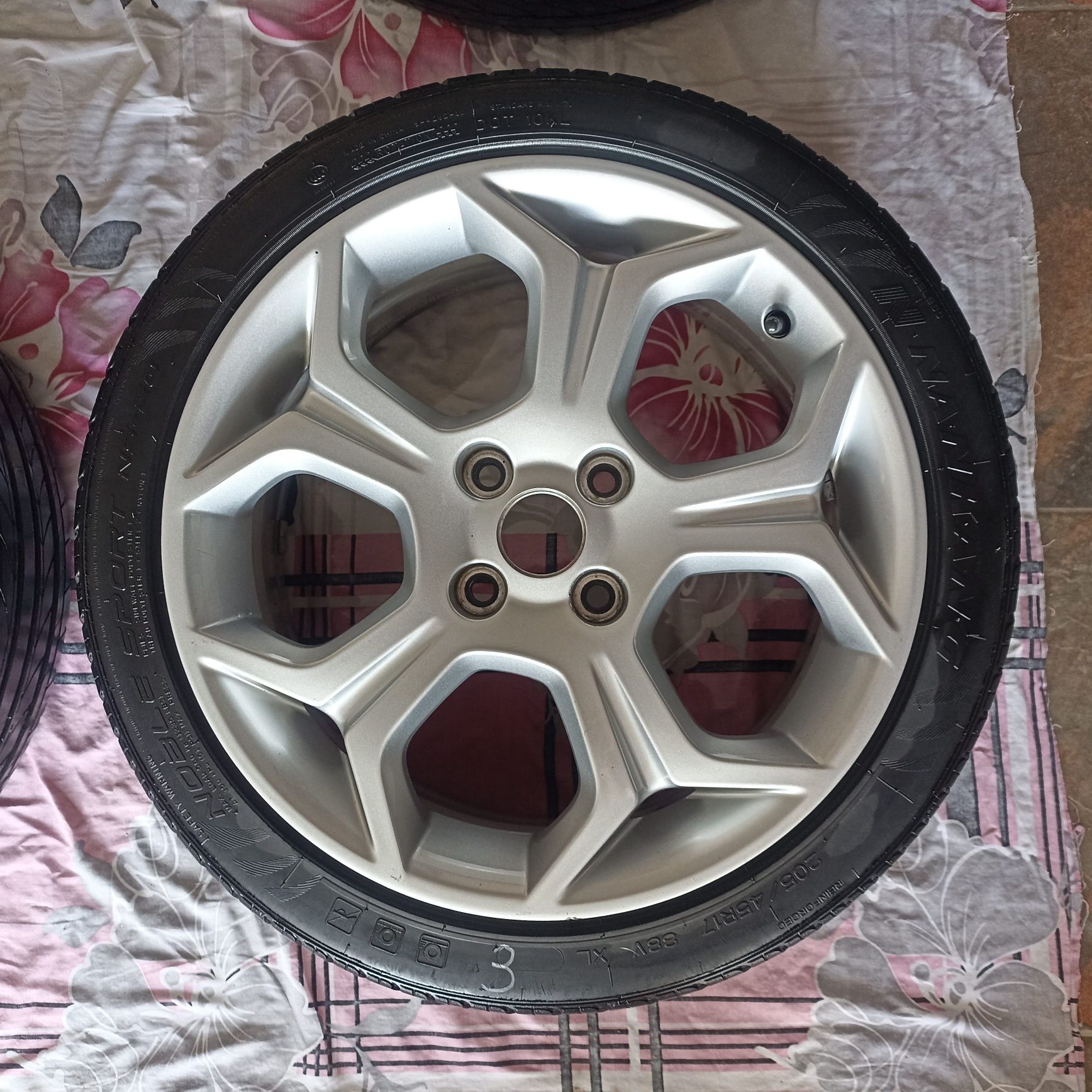 Koła 205/45/17 na oryginalnych felgach aluminiowych 17 cali ford