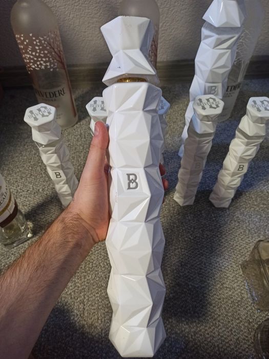 Atrapę różnych butelek