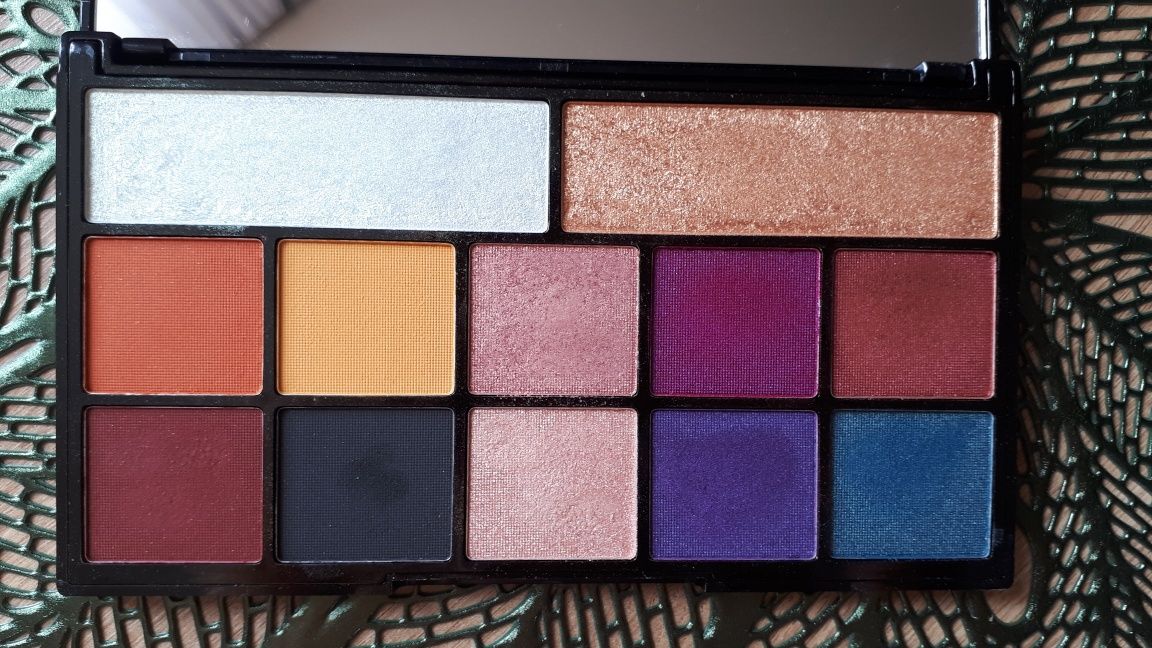 Makeup revolution paletka cieni do powiek