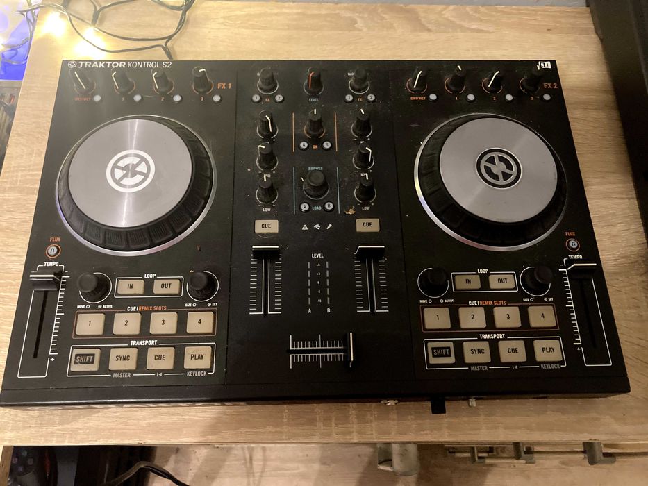 Native Instruments Traktor Kontrol S2
