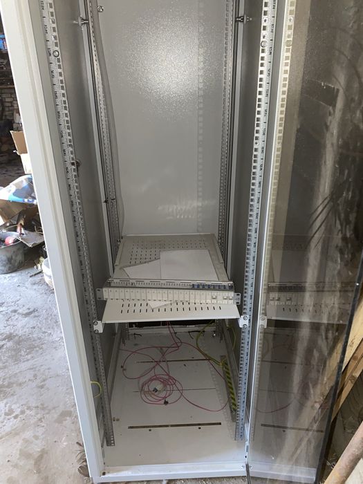 Duża szafa rack serwerowa