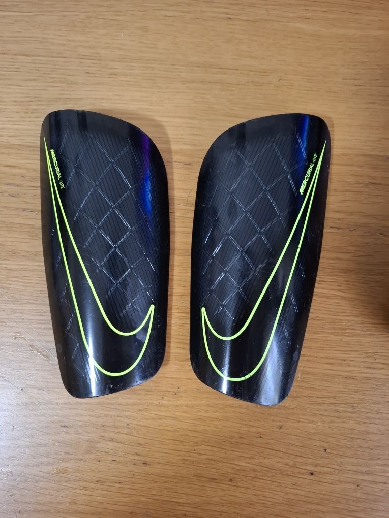 Caneleiras Nike mercurial lite