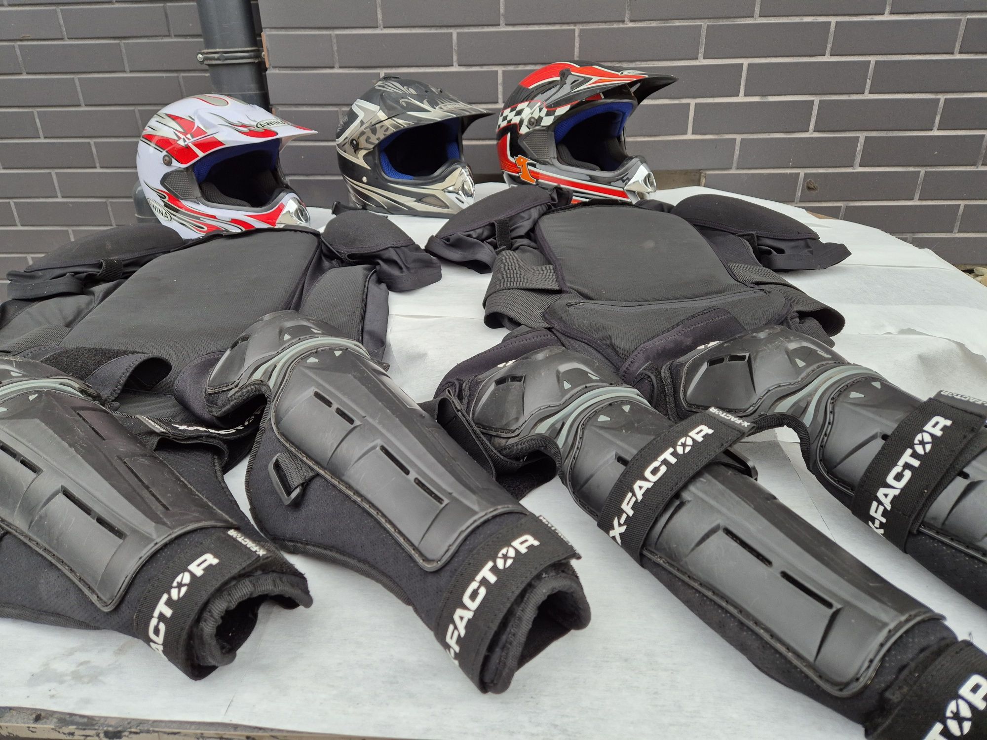 Ochraniacze X-factor nakolannik kask kolana  motor cross zbroja