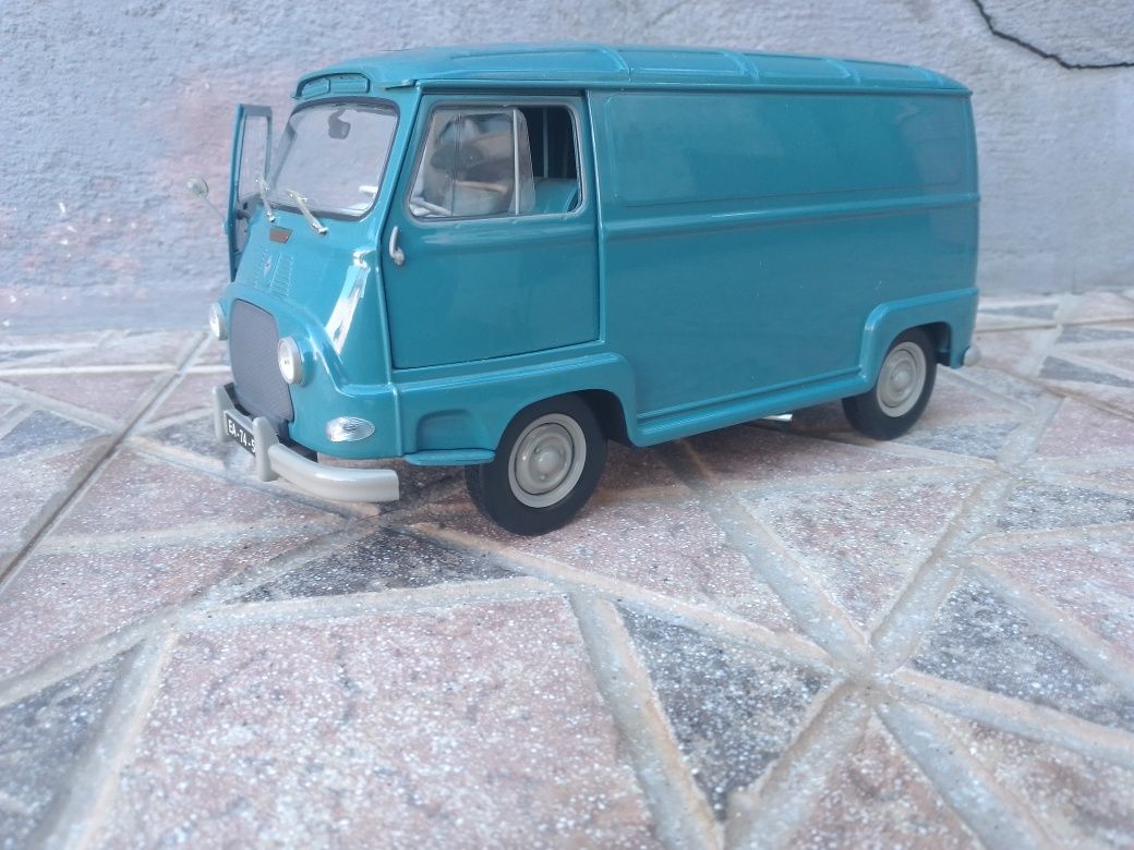 1/18 Renault estaffeta