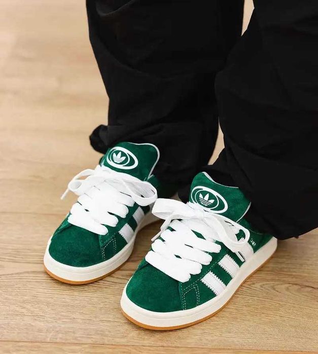 Sapatilhas cinza modelo Campus unisexo