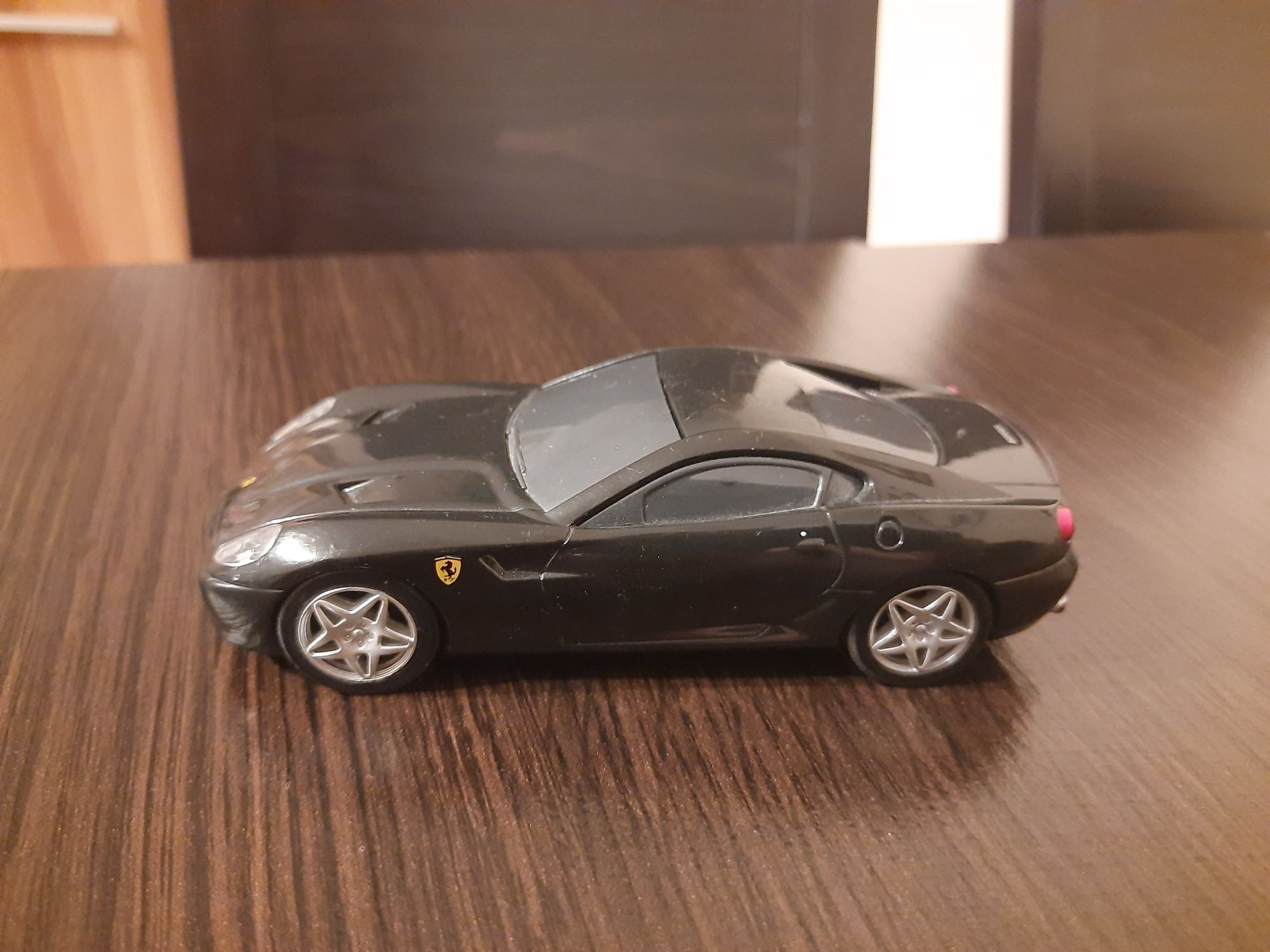 Samochody Ferrari  v power