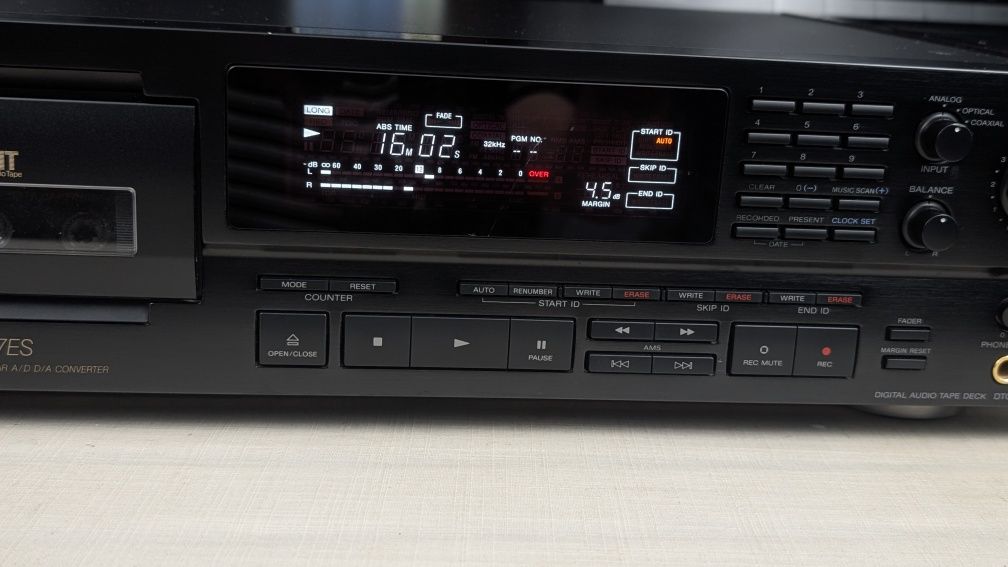 Sony DTC-57Es Audiobooki cyfrowy magnetofon kasetowy DAT