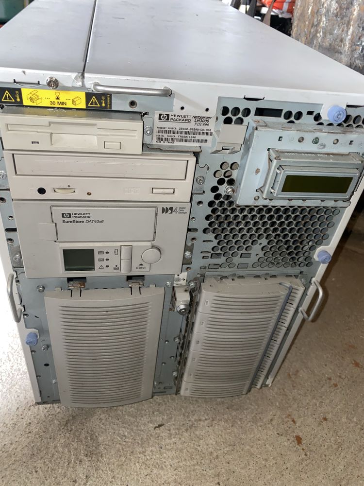Servidor HP NetServer 3000 e Monitor