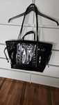 Czarna torebka shopper lakierowana Armani Jeans