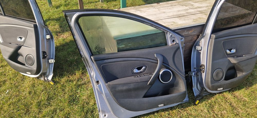 Drzwi reno Megane 3 zderzak  + lampy tyllne