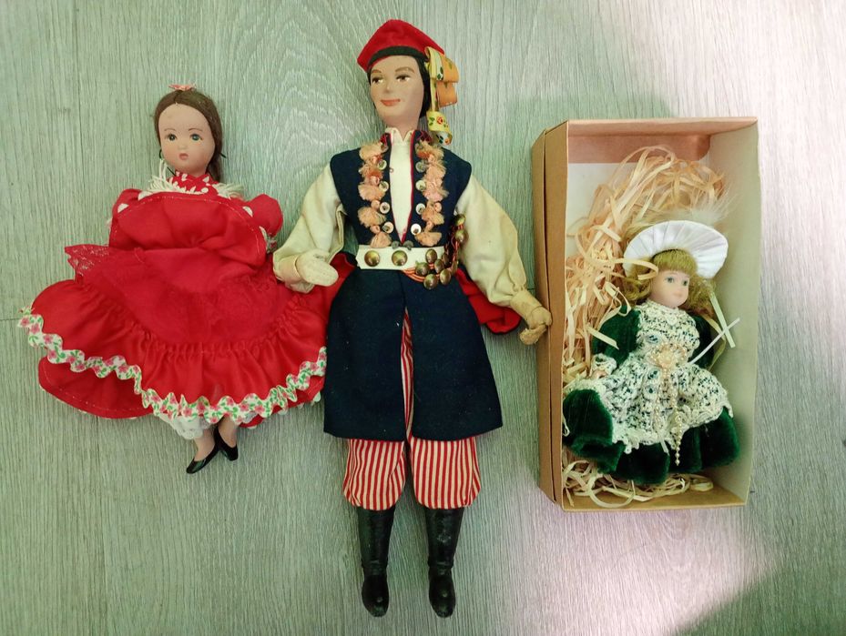 Ляльки фарфорові