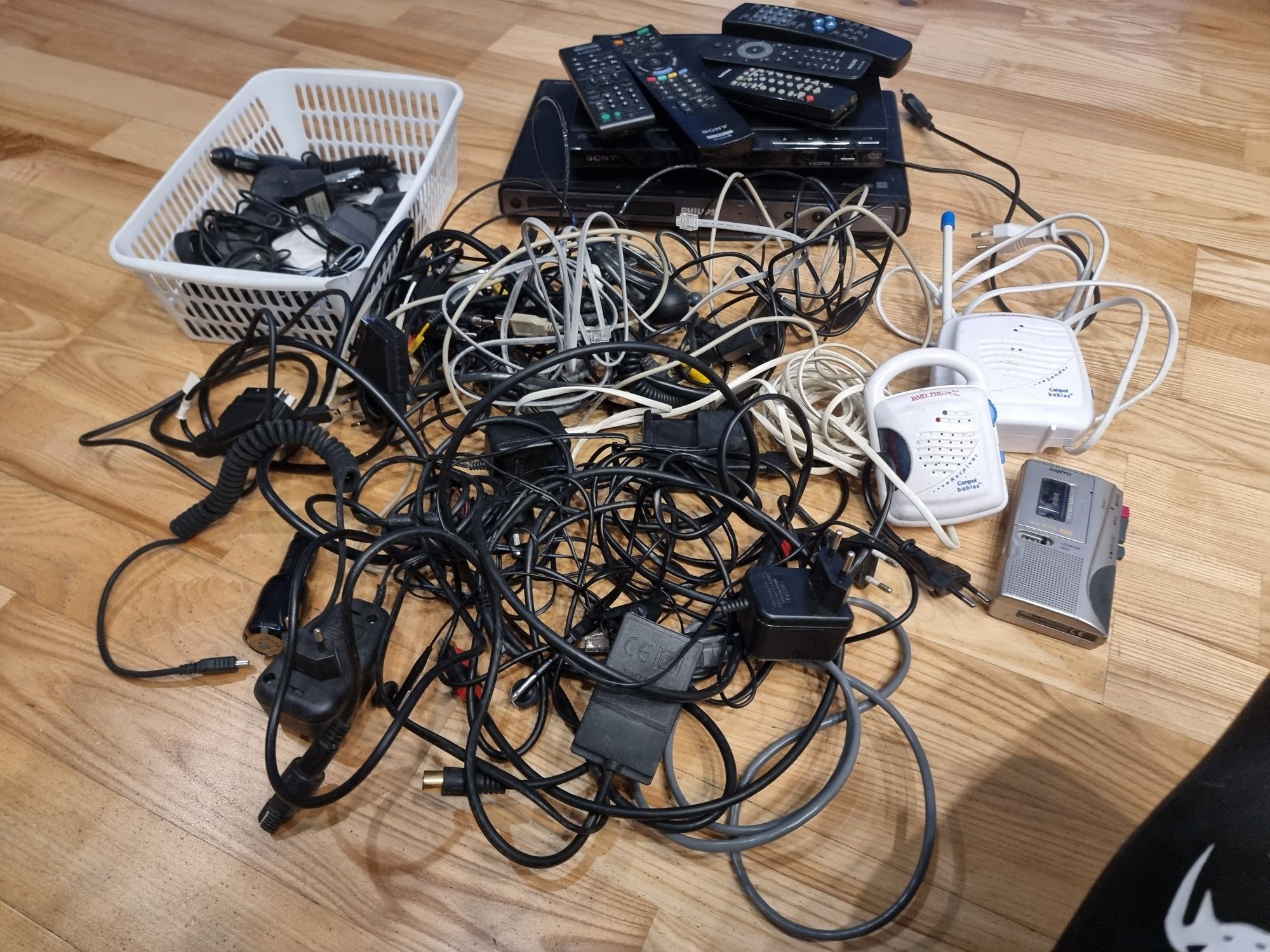 Sprzedam 2 DVD ładowarki elektroniczna nianie itp