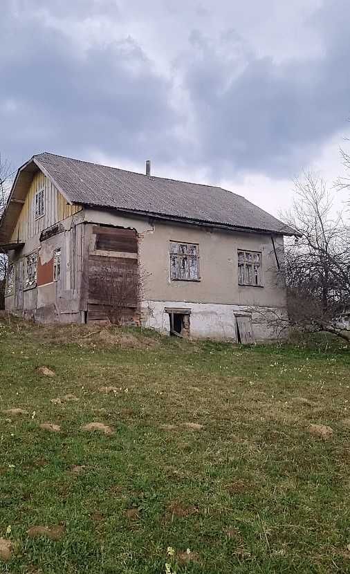 Земельна ділянка з будинком