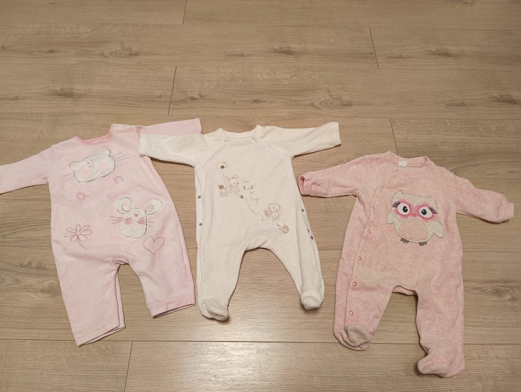 Pajace pajacyki welurowe niemowlęce dla dziewczynki Smyk, r.62.