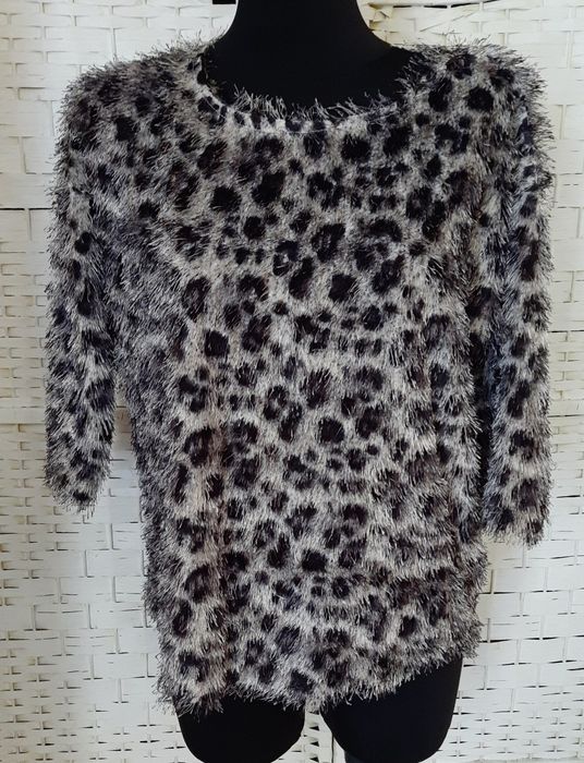 Sweter damski z długim włosiem rozm L