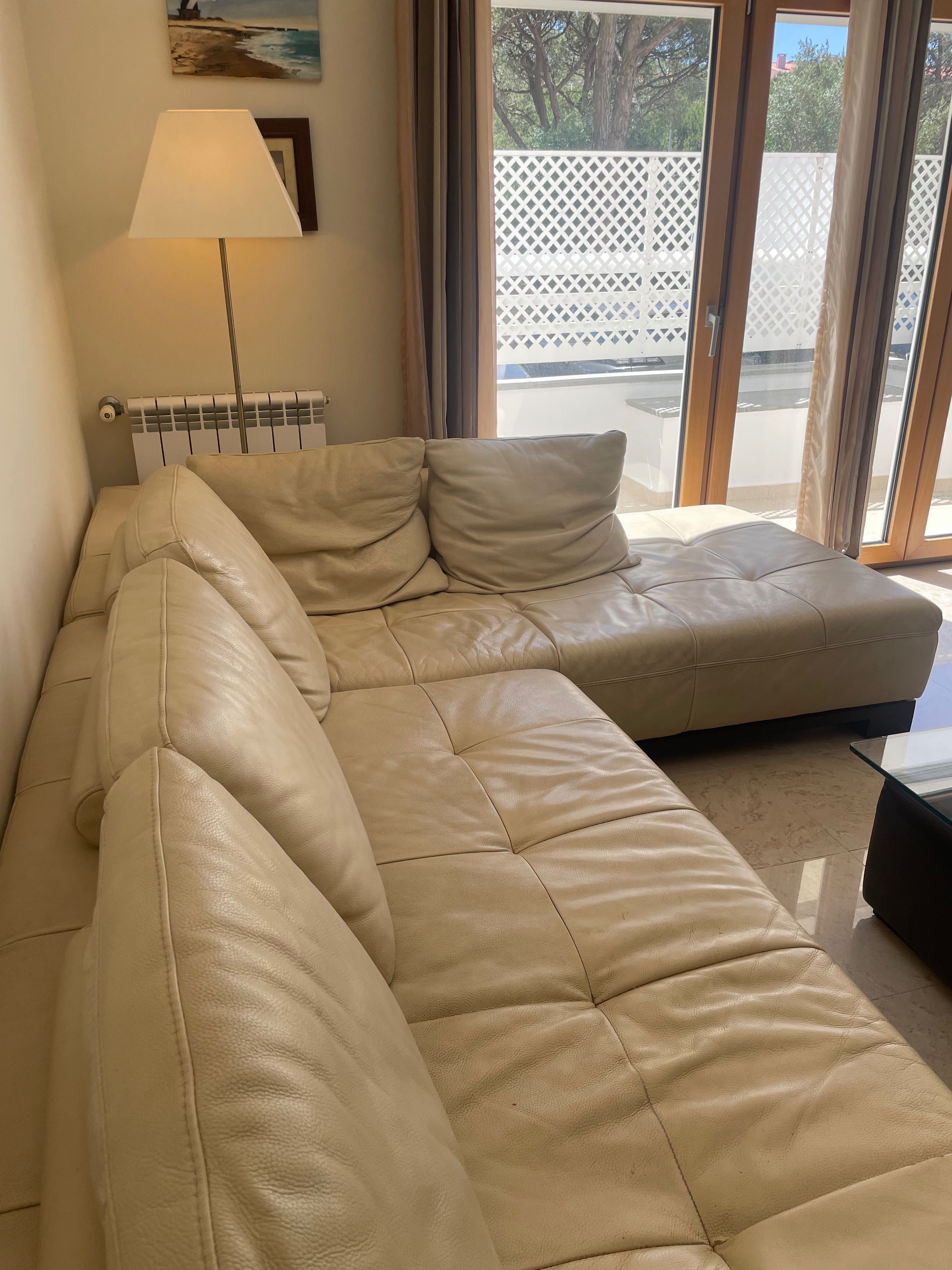 Qualitativa sofá em pele muito muito confortável! Luxury Leather Couch