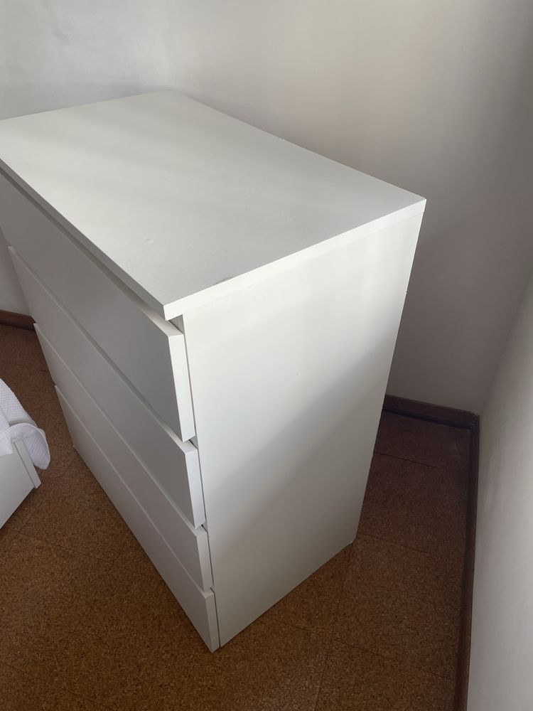 Movel Ikea com 4 gavetas
