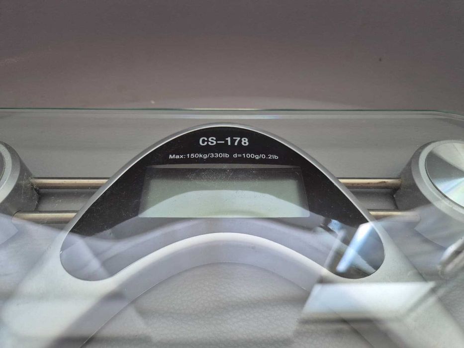 Balança Digital Corporal em vidro e metal, em Excelente Estado