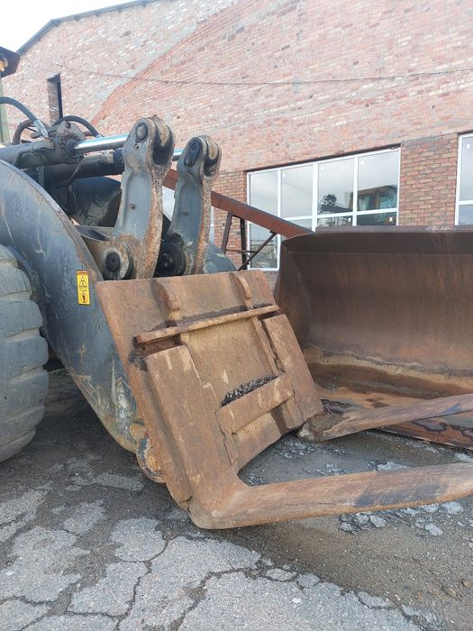 Колісний навантажувач VOLVO L330D