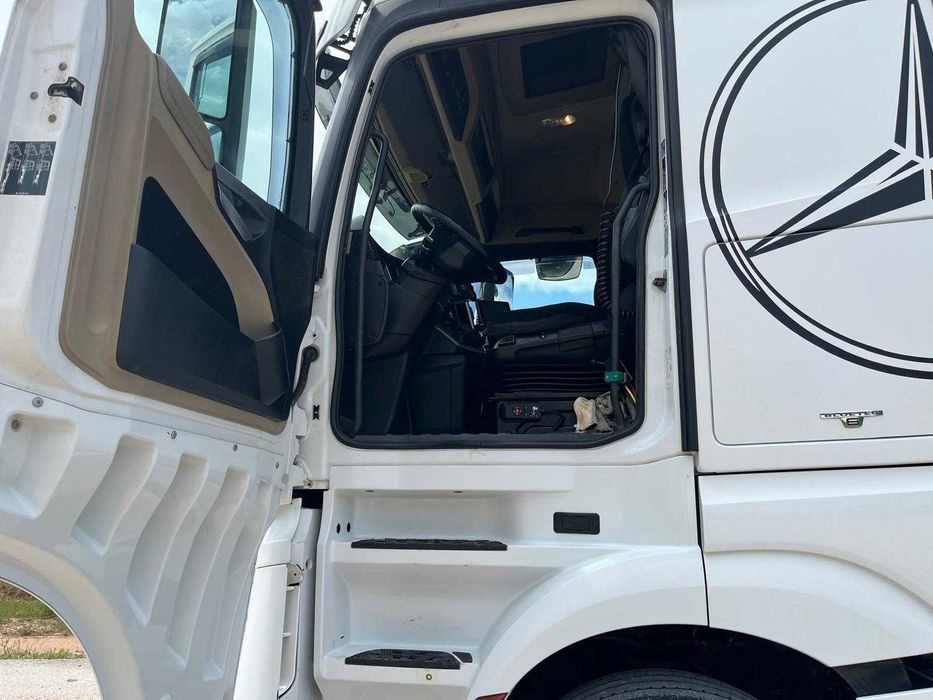 Mercedes Actros 1851
