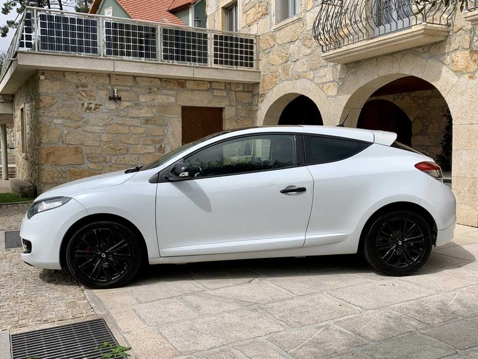 Renault Megane Coupe 1.6 DCI 130cv *Cx 6 Velocidades*