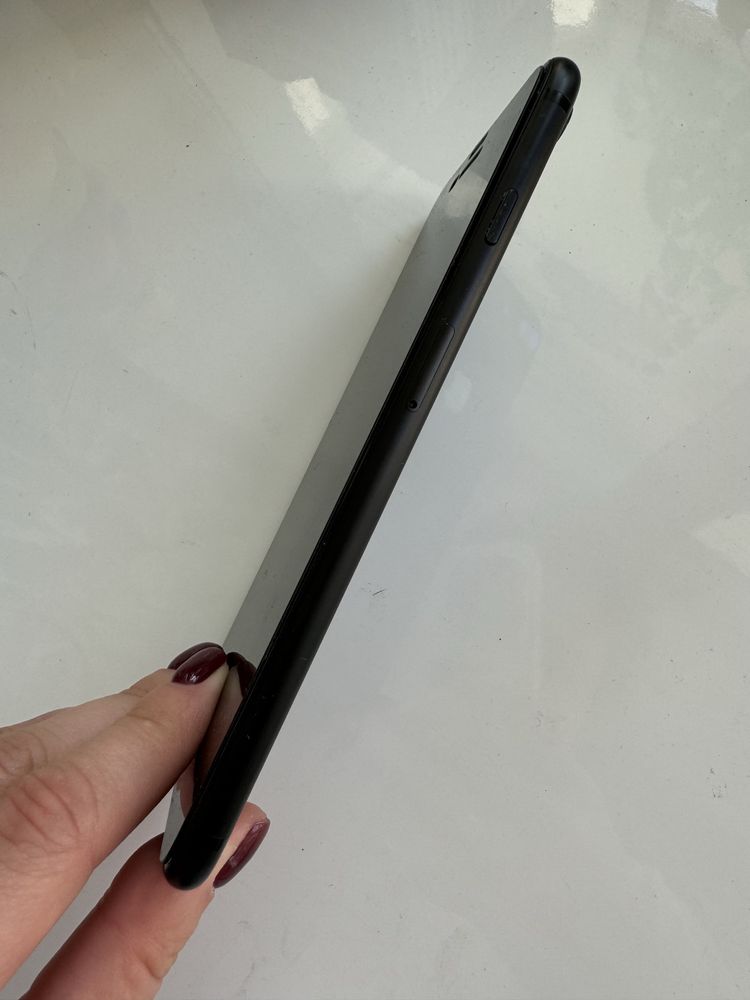 Iphone 7 plus 32 gb чорний колір