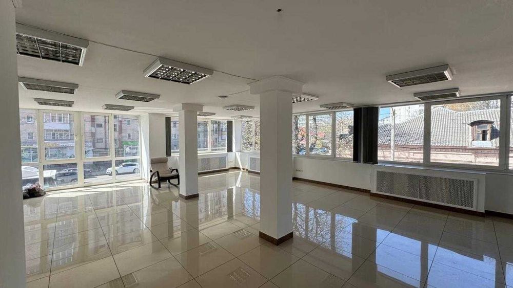 Оренда приміщення з панорамними вікнами, Центр