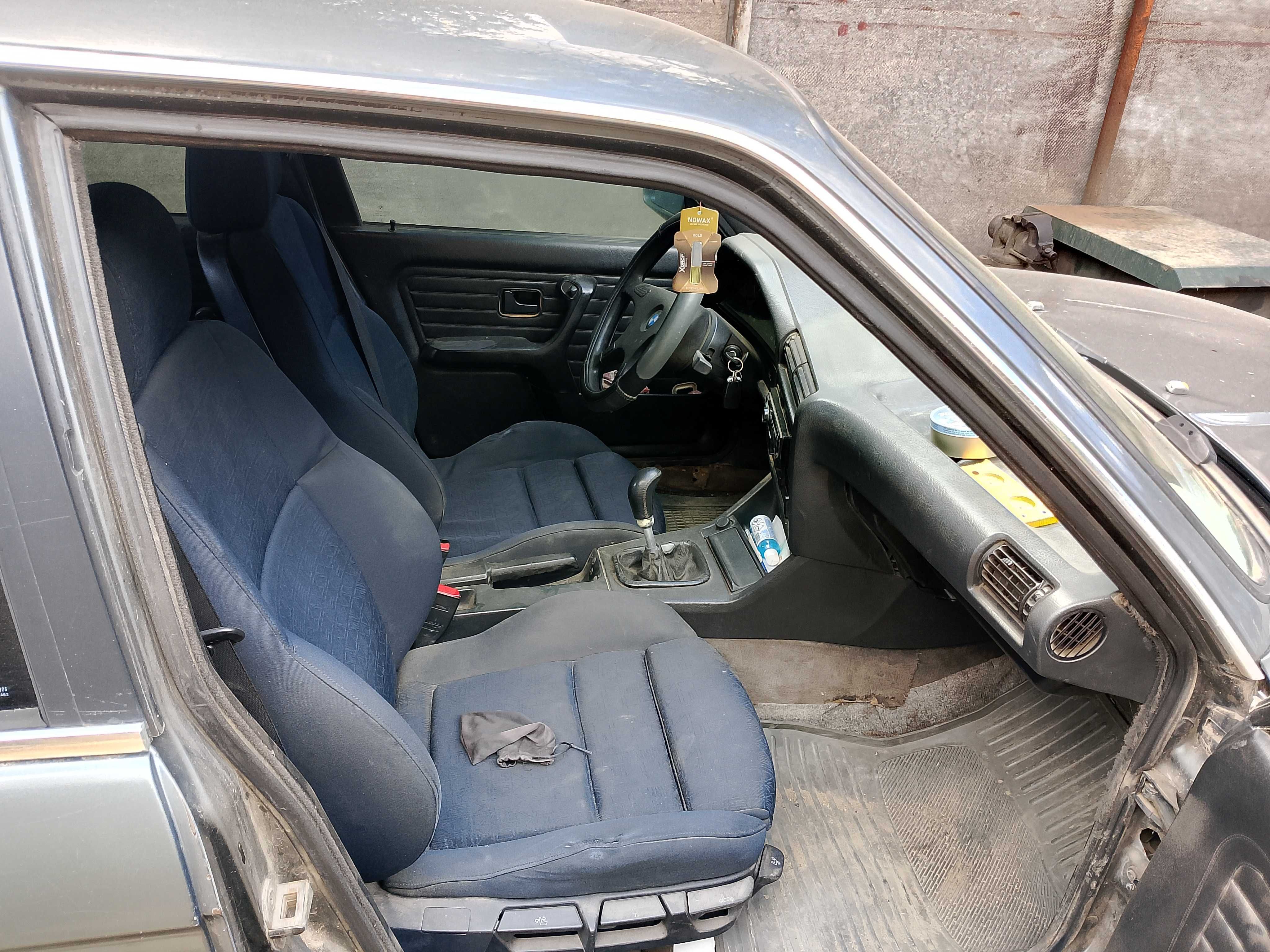 BMW 324 
3 Series