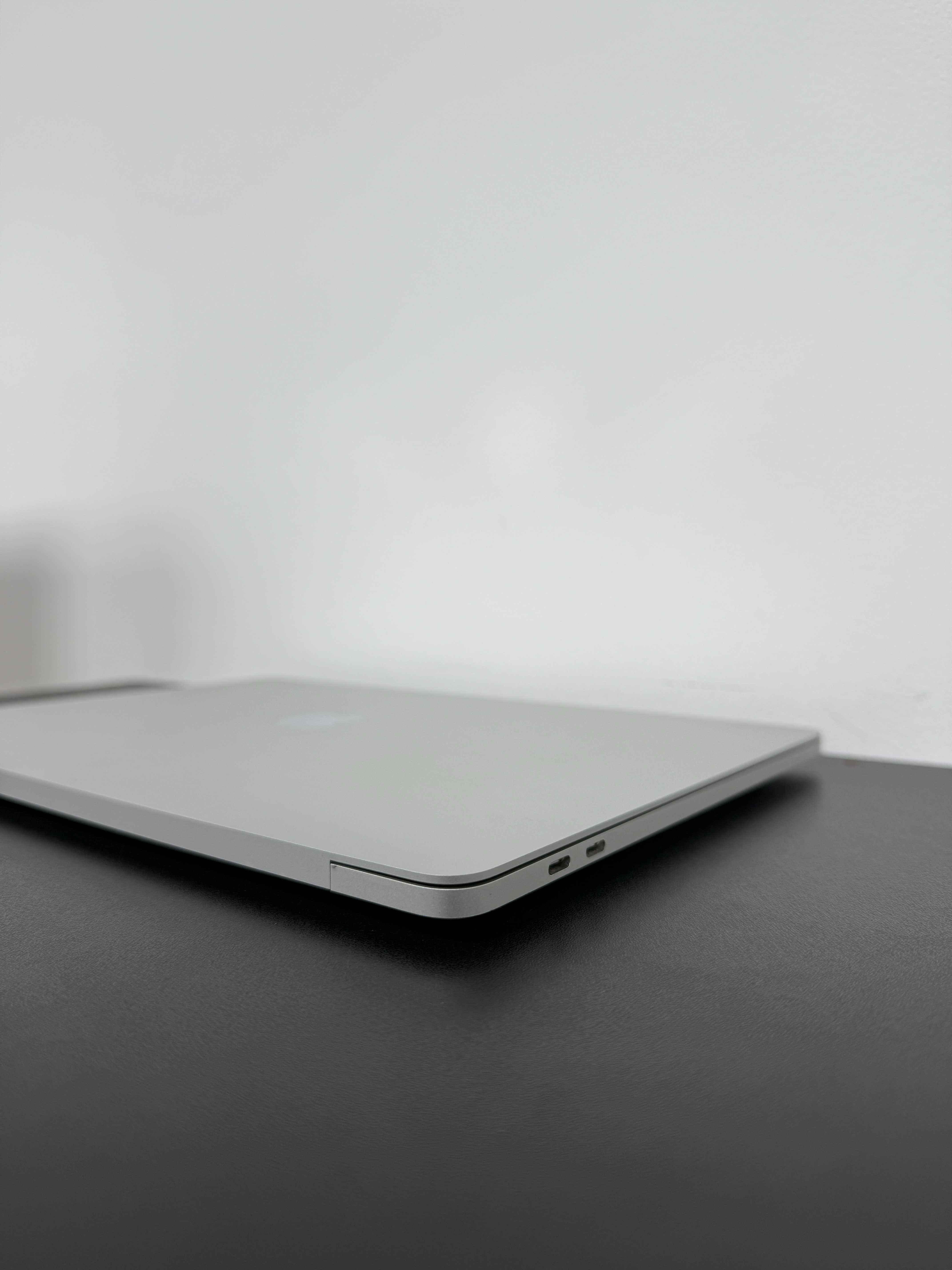 Macbook Pro 2020 (i5/8gb/ 256 ssd)