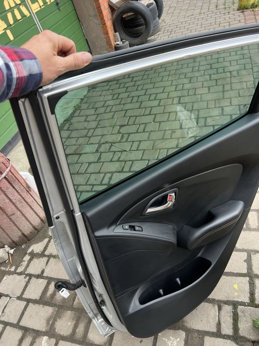 Дверка задня права Hyundai ix35
