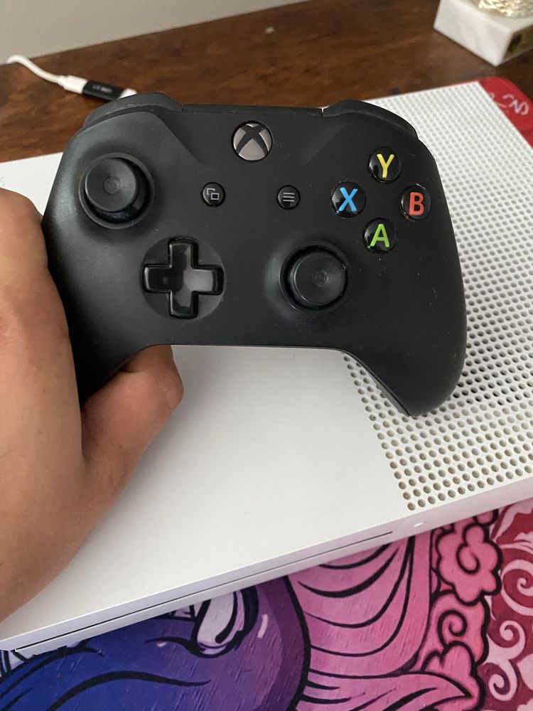 Xbox one s + pad + dwie gry