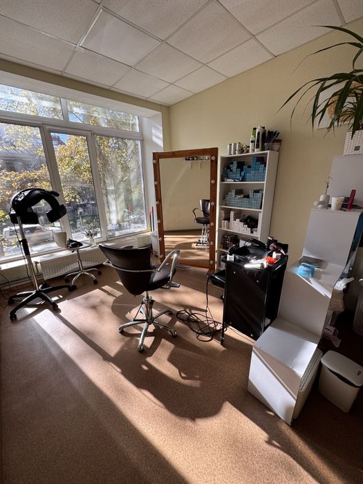 Продам готовий бізнес,все обладнення кабінета перукаря.