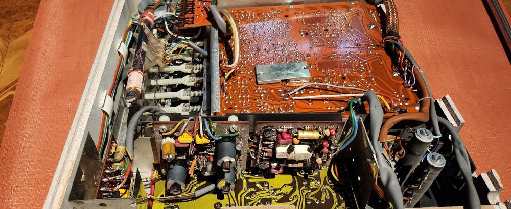 radio-gramofon WEGA Studio 3213 HiFi.