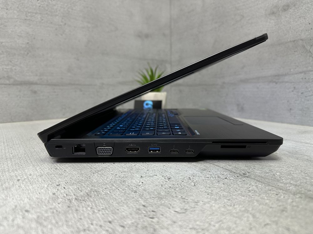 Потужний ноутбук Fujitsu H7510/Quadro/i7-10850H/Nvidia/512gb ssd/15.6"