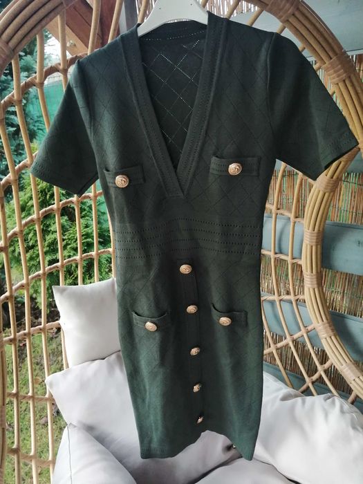 Damska dzianinowa z ozdobnymi guzikami sukienka rozmiar s/m