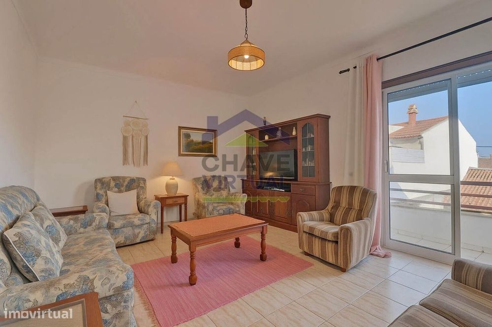 Apartamento T2 com Sótão - Centro Bombarral