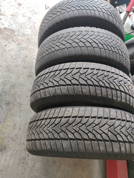 Opony R18 235x60 zima.