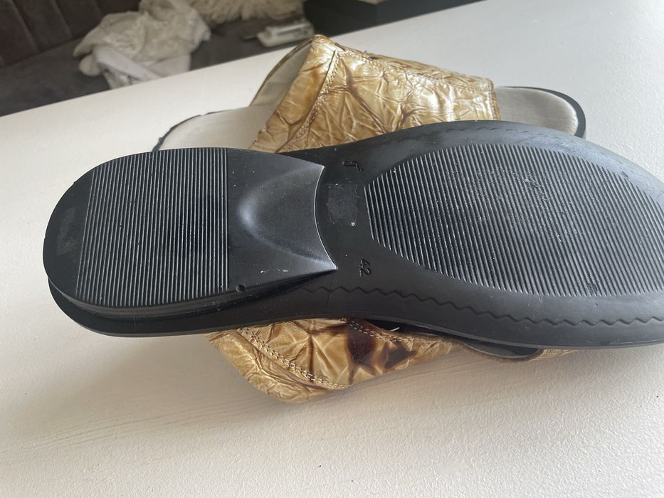 Санлалі та шльопанці 42р.