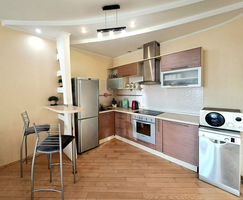 2-х кімнатна, центр, подобово, вул. Катеринича, квартиры посуточно