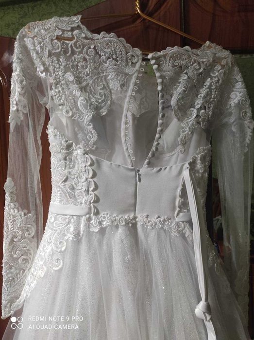 Дуже ніжна весільна сукня