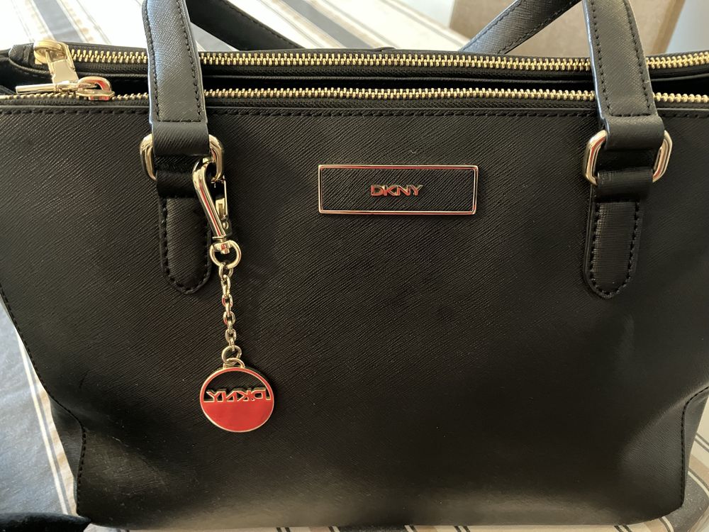 Mala de ombro preta DKNY