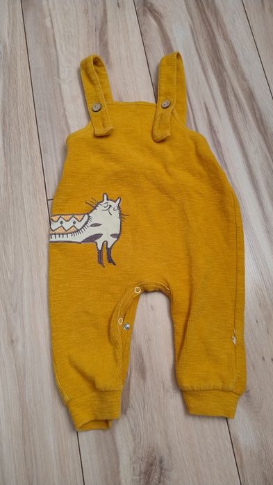 Spodenki na szelkach kombinezon