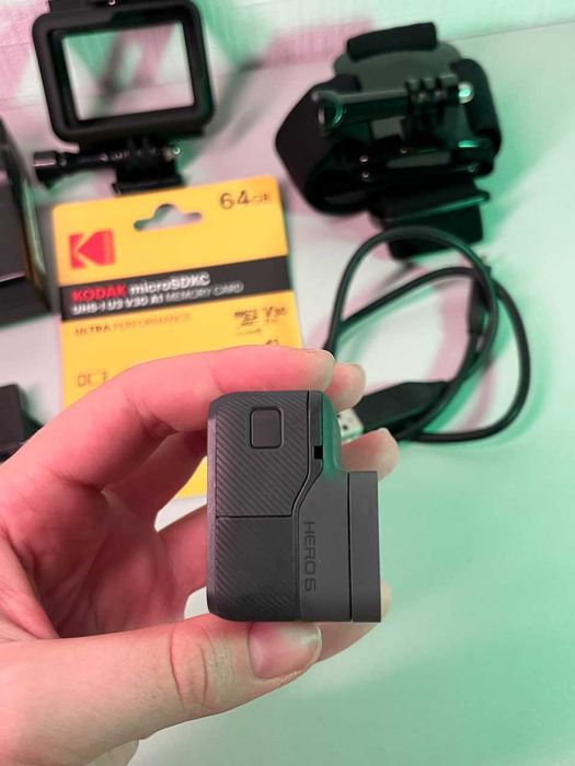Екшн-камера GoPro HERO 6, з картою пам'яті на 64 ГБ.