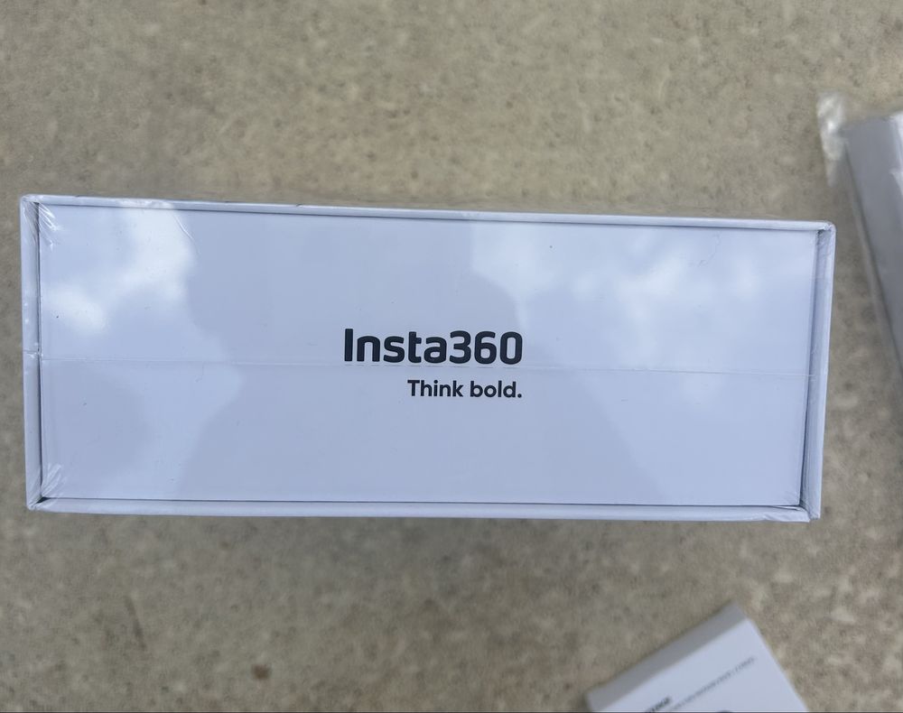 Câmara Fotográfica Insta360 X5 c/acessórios Nova Selada