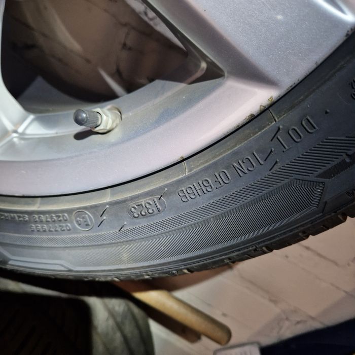 Felgi Volkswagen audi z oponami. Letnie 235/45/18