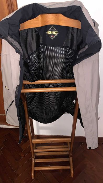 Casaco Gore-Tex 100% impermeável