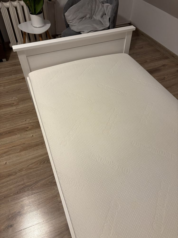 Łóżko Hemnes Ikea z materacem