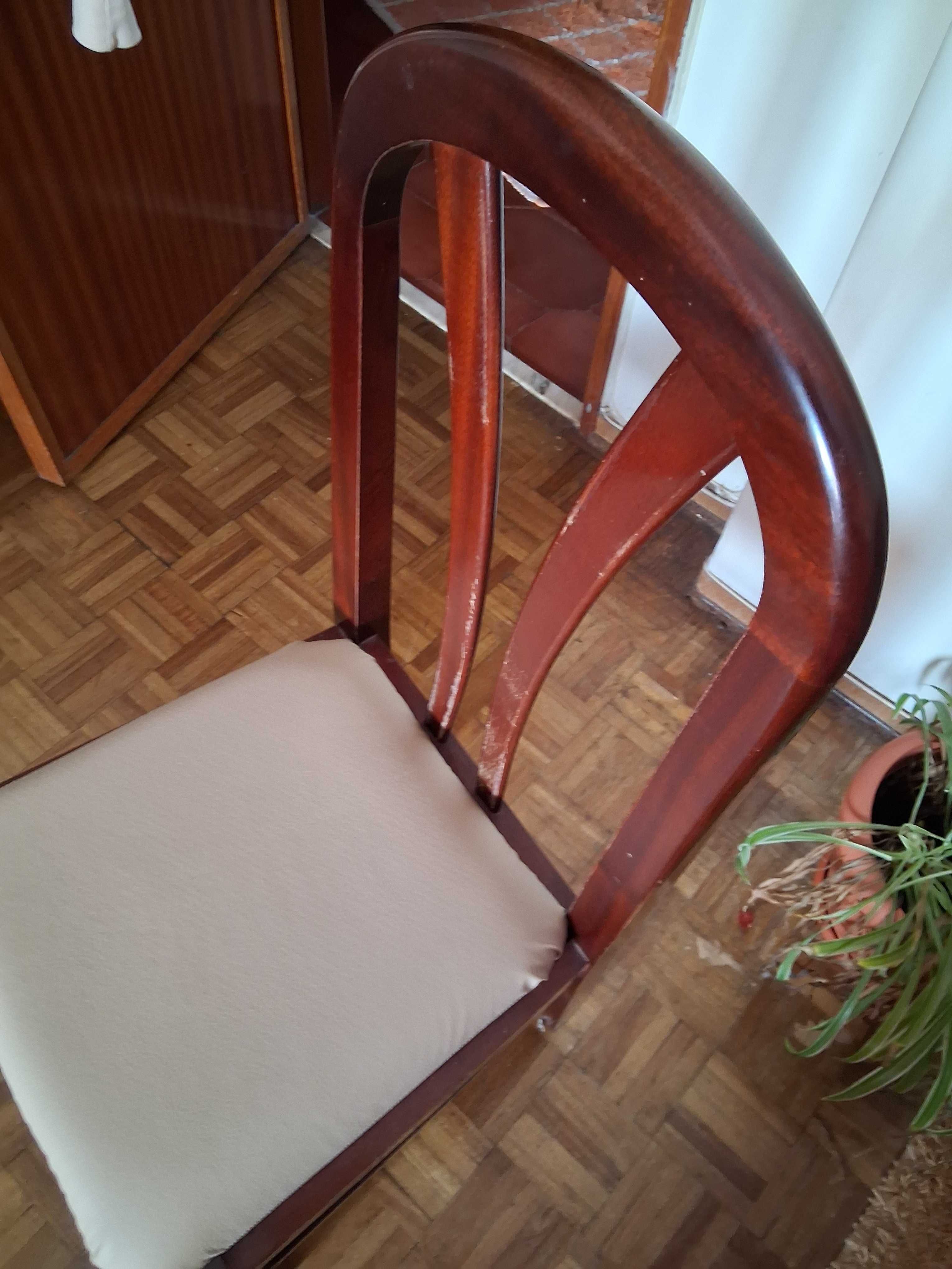 Cadeira em mogno